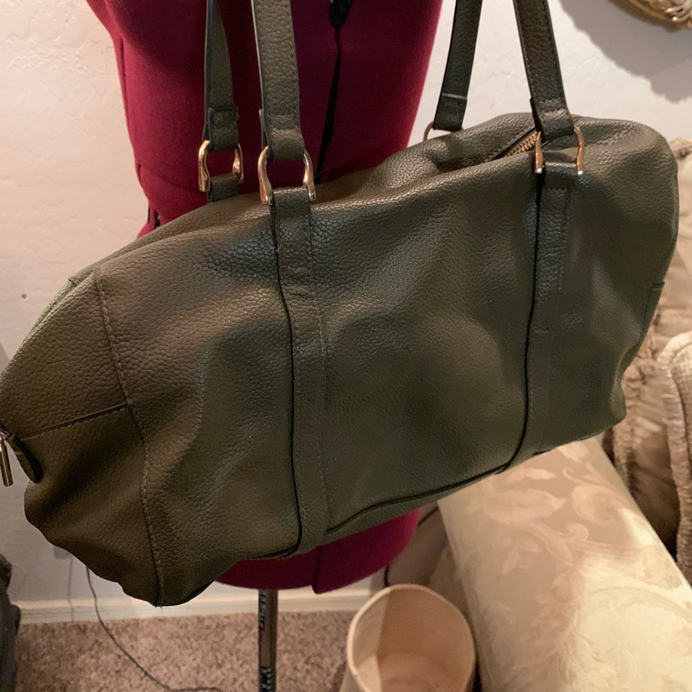 EUC A New Day green satchel purse.